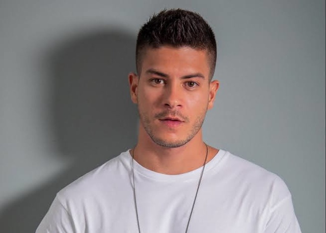 Arthur Aguiar admite traições, fala que não namoraria a si mesmo e quer reconquistar Mayra Cardi