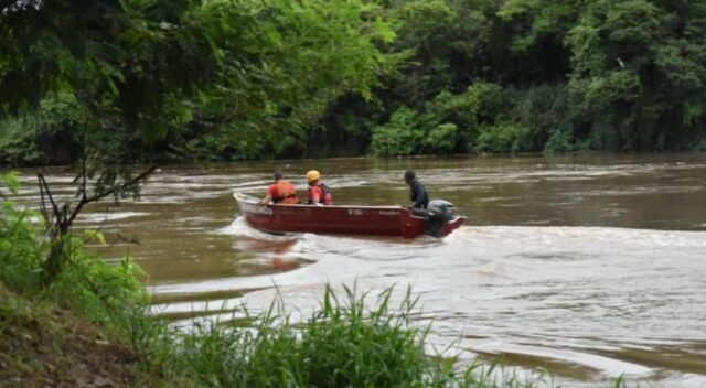 Na imagem podemos ver o barco do Corpo de Bombeiros