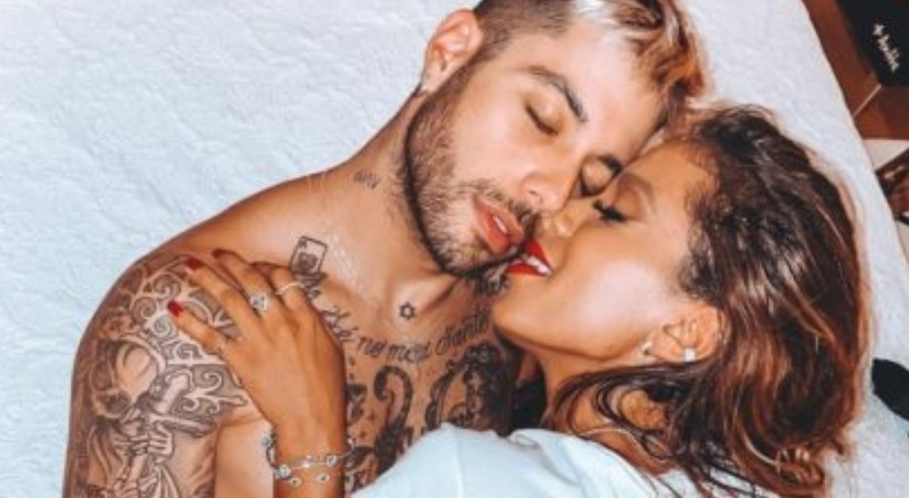 Após término, Anitta troca curtidas com jogador de futebol e internautas reparam