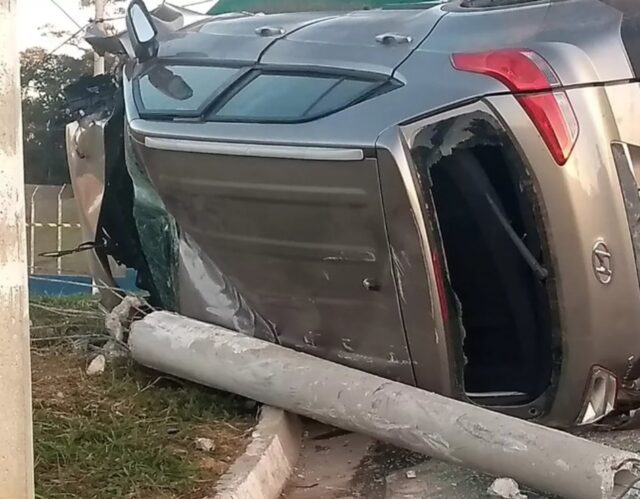 Uma foto do carro Hyundai Creta capotado