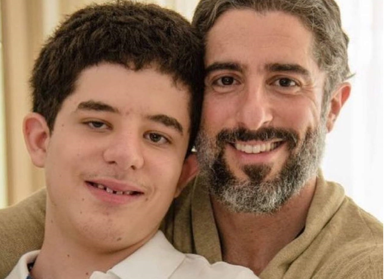 Filho autista de Marcos Mion diz que quer morar com Tirullipa em vídeo com a família