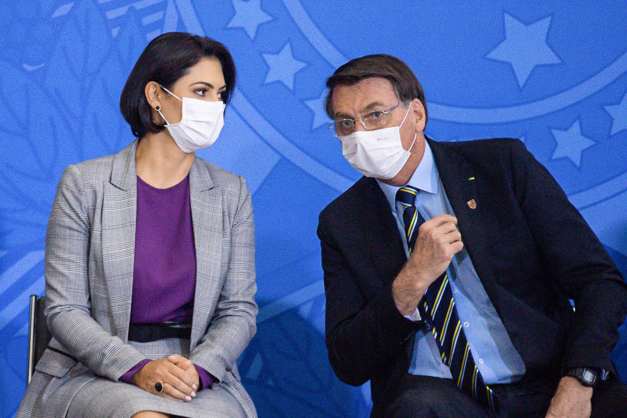 Michelle Bolsonaro está com coronavírus mas sem sintomas, diz Presidência
