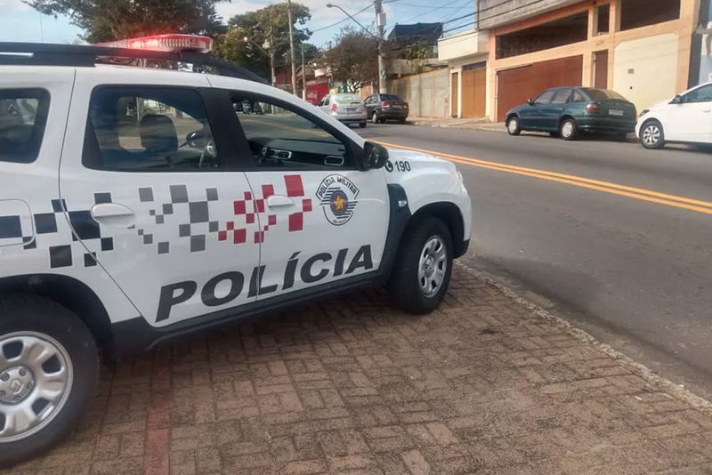 Mulher aciona PM para o namorado após descobrir suposto abuso contra menina de oito anos