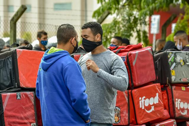 Motoqueiros entregadores de aplicativos fazem protesto nesta manhã, em Piracicaba