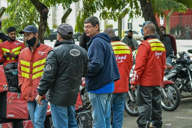 Motoqueiros entregadores de aplicativos fazem protesto nesta manhã, em Piracicaba