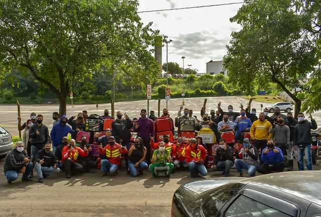 Motoqueiros entregadores de aplicativos fazem protesto nesta manhã, em Piracicaba