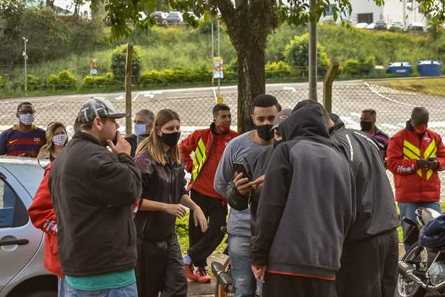 Motoqueiros entregadores de aplicativos fazem protesto nesta manhã, em Piracicaba