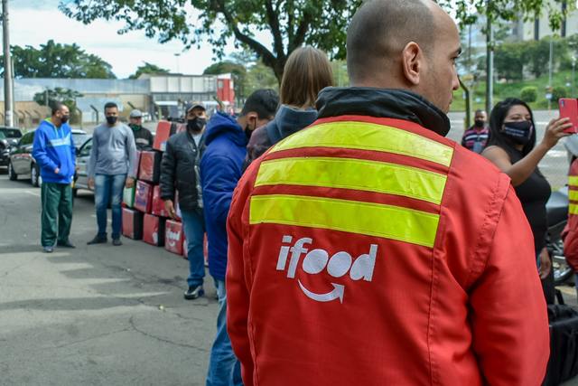 Motoqueiros entregadores de aplicativos fazem protesto nesta manhã, em Piracicaba