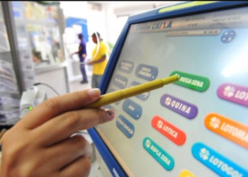 Na imagem uma máquina de apostas da Caixa