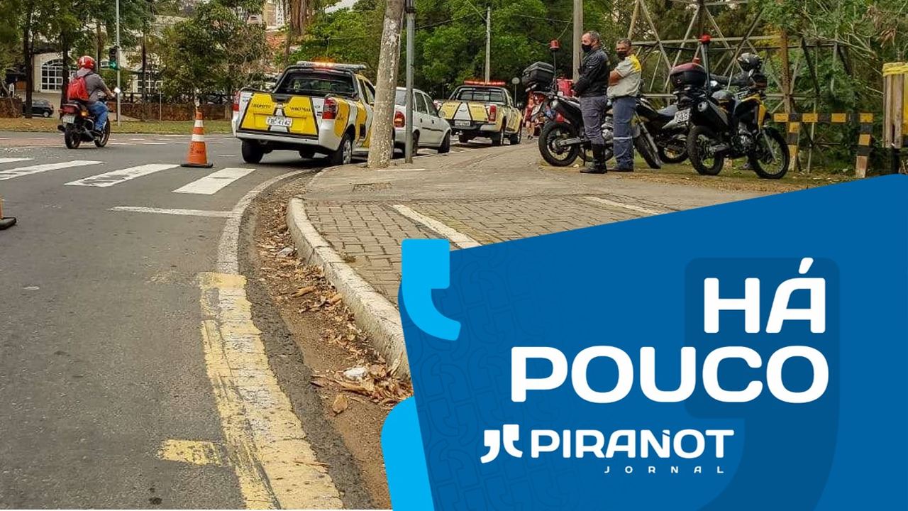 Acidente entre carro e moto deixa agente da Semuttran ferido, em Piracicaba