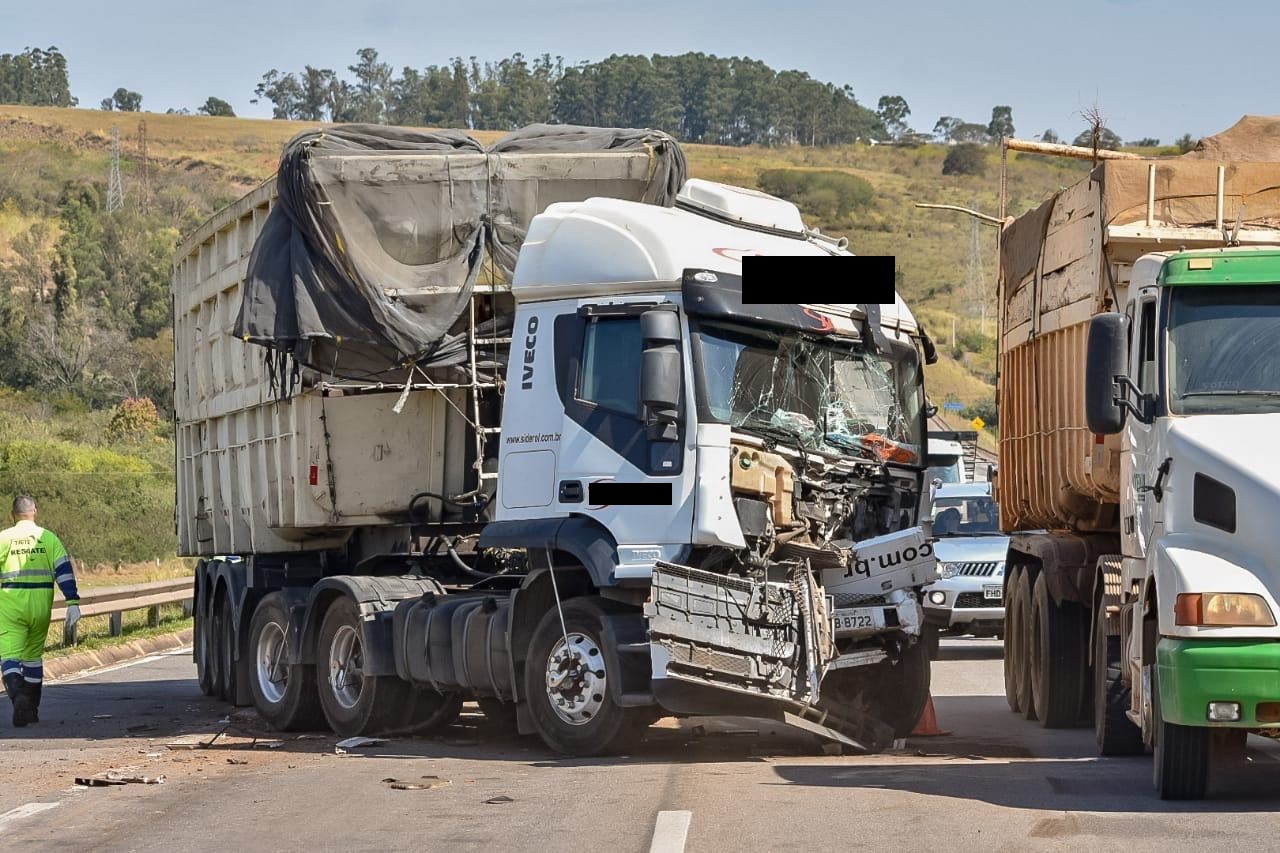 Uma foto que mostra o acidente em rodovia de Piracicaba