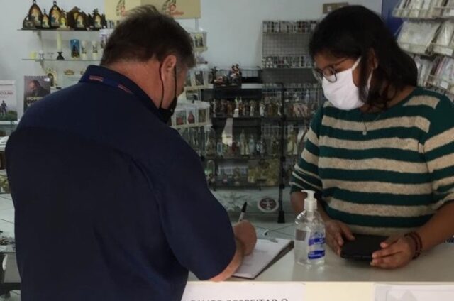 Procon fiscaliza estabelecimentos comerciais na região central de Piracicaba