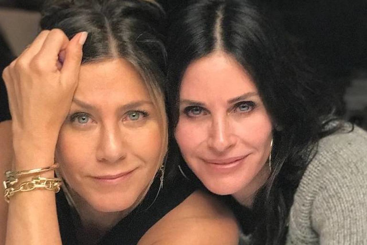 Uma foto das atrizes Jennifer Aniston e Courteney Cox Uma foto das atrizes Jennifer Aniston e Courteney Cox