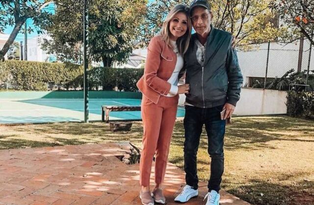 Uma foto de Thais Saccomani com o pai, Arnaldo Saccomani Uma foto de Thais Saccomani com o pai, Arnaldo Saccomani