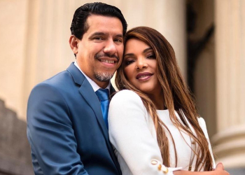 uma foto de flordeliz e pastor anderson