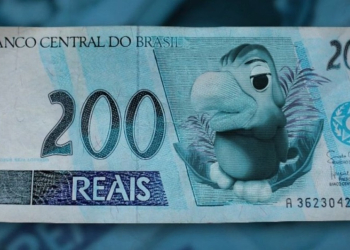 Uma foto do Louro José estampando a nota de R$ 200