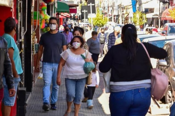 uma foto de pessoas que voltaram ao trabalho para pesquisa do ibge