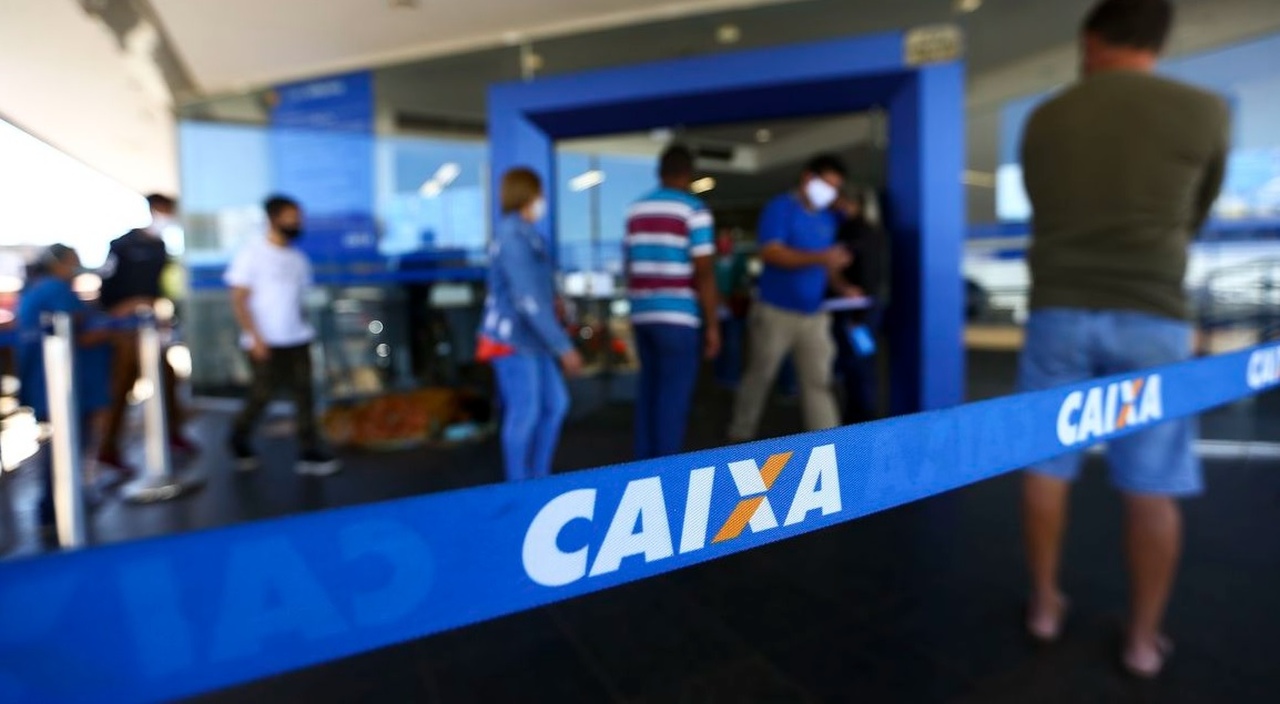Caixa libera abono salarial a trabalhadores nascidos em novembro