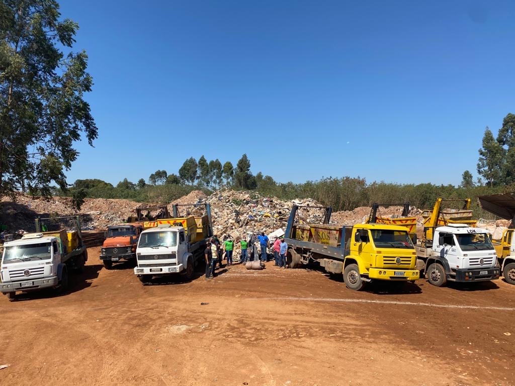 Descarte irregular de lixo causa reajuste no valor da caçamba em Piracicaba