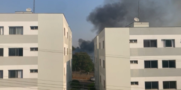 Fogo em mato da Avenida Comendador Luciano Guidotti. Foto: Você no PIRANOT.