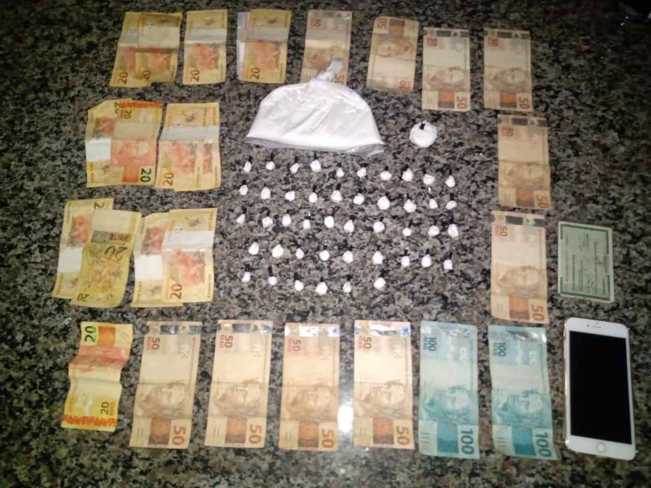 Indivíduo que fazia entrega de drogas a domicílio é preso por policiais militares