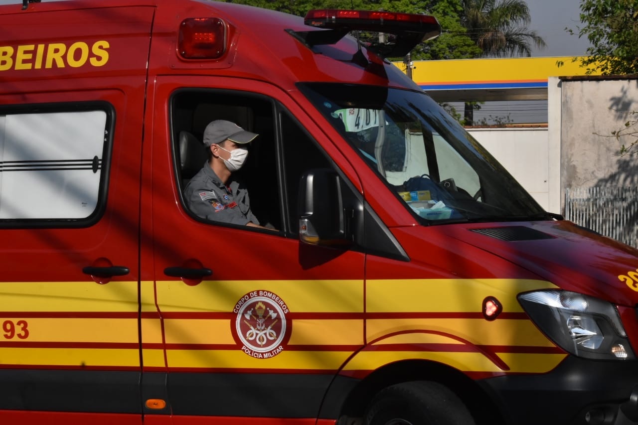 Acidente entre carro e moto deixa jovem de 21 anos ferido, em Piracicaba