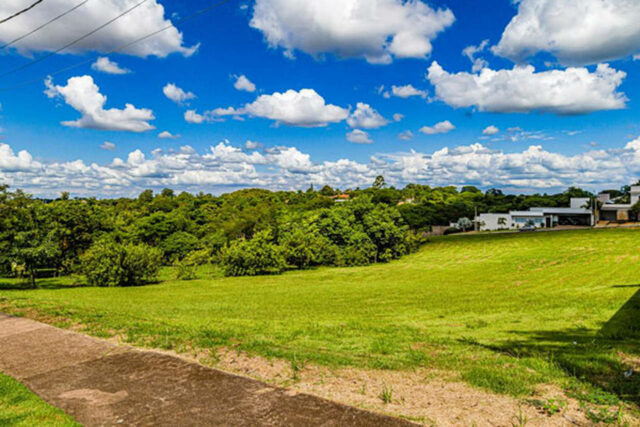 Uma foto de um terreno à venda no Campestre, em Piracicaba Uma foto de um terreno à venda no Campestre, em Piracicaba