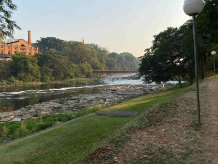 Sem chuva há quase um mês, nível do Rio Piracicaba agoniza em 1 metro