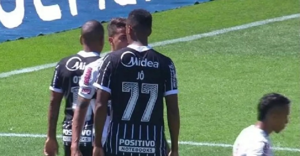 STJD confirma denúncia, e atacante Jô pode pegar 12 jogos de suspensão
