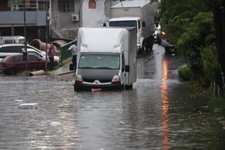 Chuva provoca alagamentos na capital paulista e na Grande SP