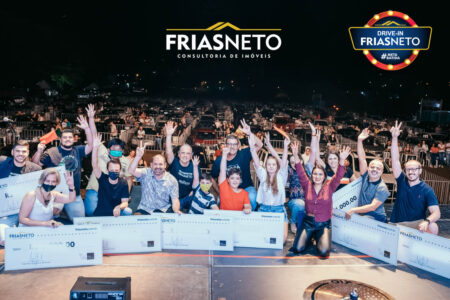 Show exclusivo no Cine Drive-in comemora conquista de metas do trimestre na Frias Neto