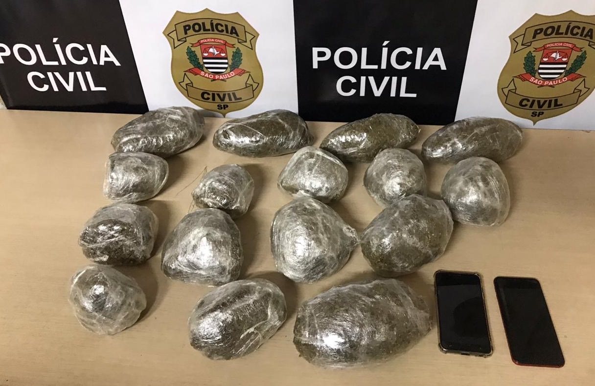 Em Piracicaba, taxista e passageiro são presos em flagrante transportando drogas