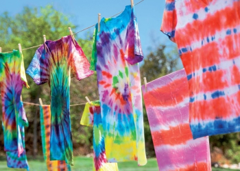 uma foto de como fazer tie dye