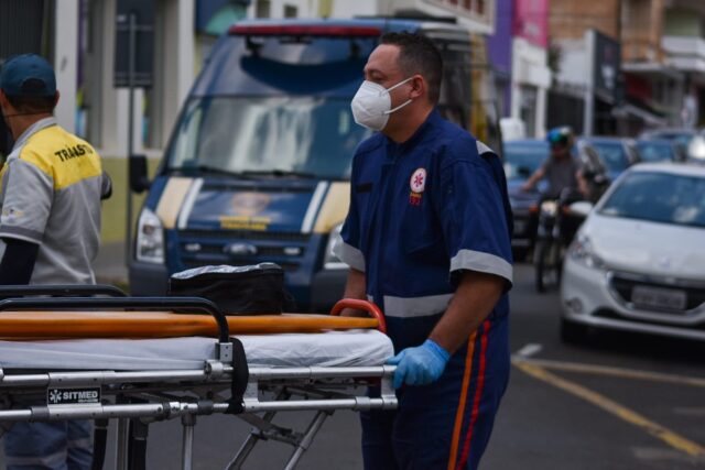 Motogril fica ferida após colisão entre duas motocicletas em Piracicaba