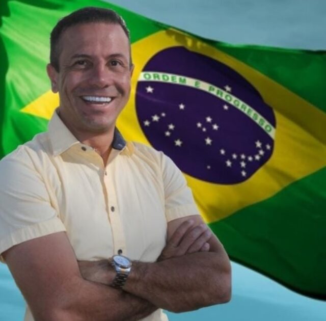 Uma foto do vereador Ricardo de Moura que foi baleado ao vivo