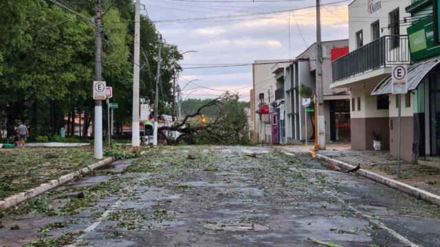 Capivari fica parcialmente destruída após forte temporal; veja imagens