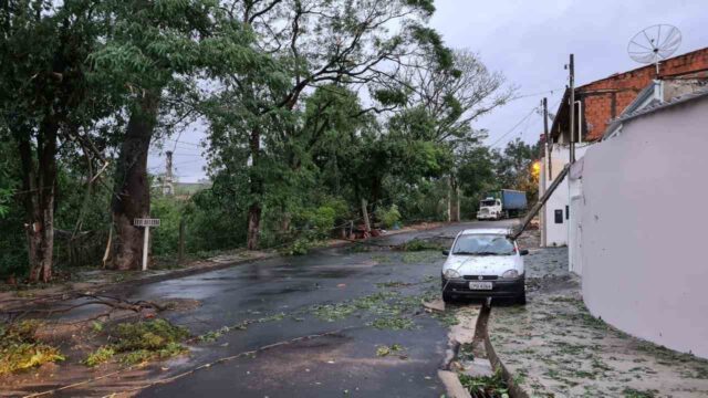 Capivari fica parcialmente destruída após forte temporal; veja imagens