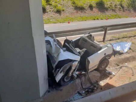 Homem morre em Piracicaba após colidir em pilar de viaduto
