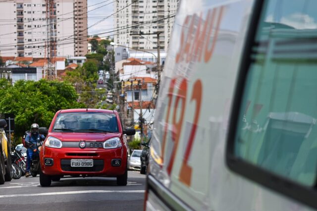 Motogril fica ferida após colisão entre duas motocicletas em Piracicaba