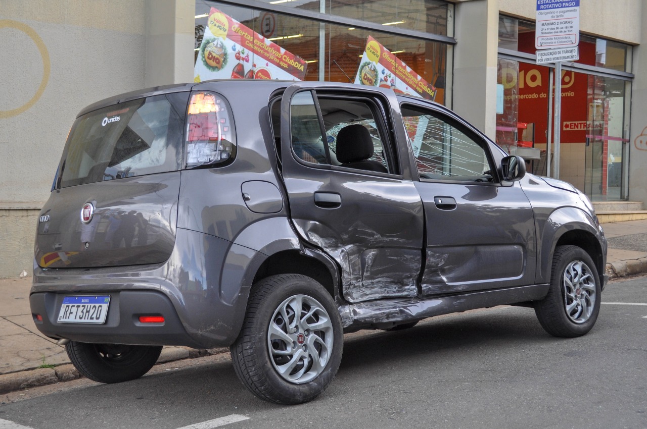 Piracicaba (SP): motorista de aplicativo capota carro com passageira dentro