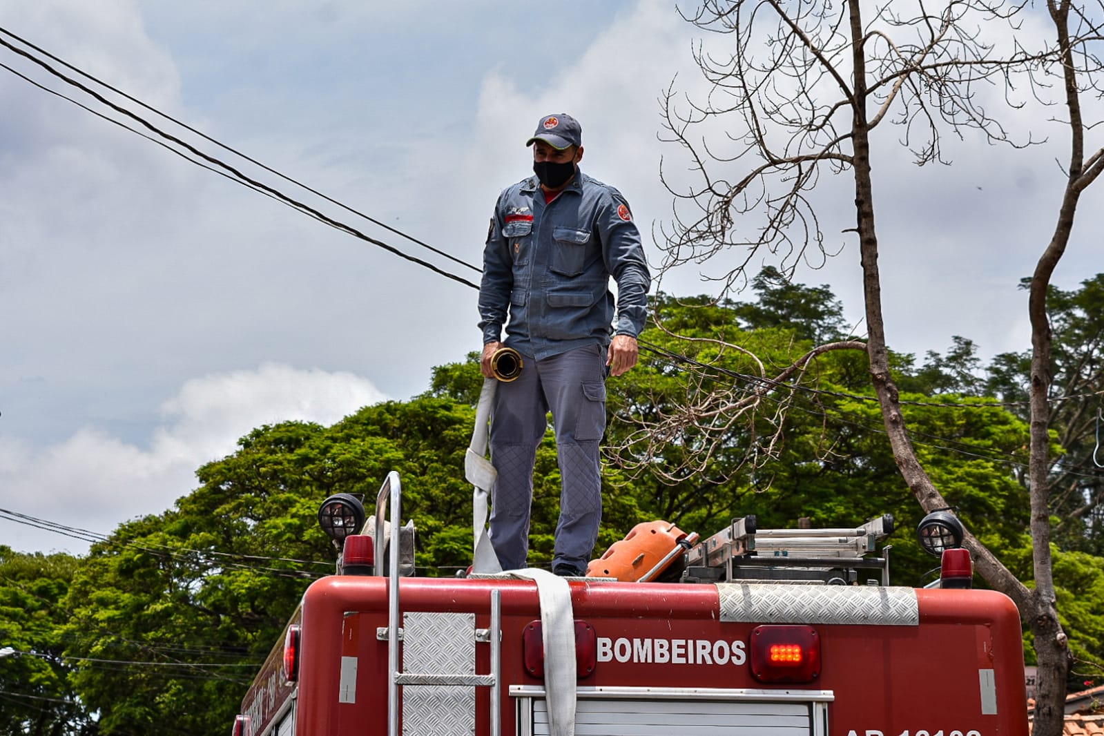 Homem taca fogo em casa e é preso em Piracicaba