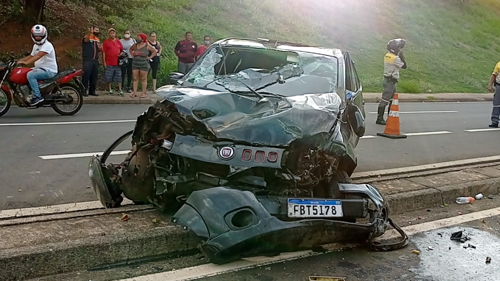 Motorista do carro que caiu de viaduto segue internada na Santa Casa de Piracicaba (SP)
