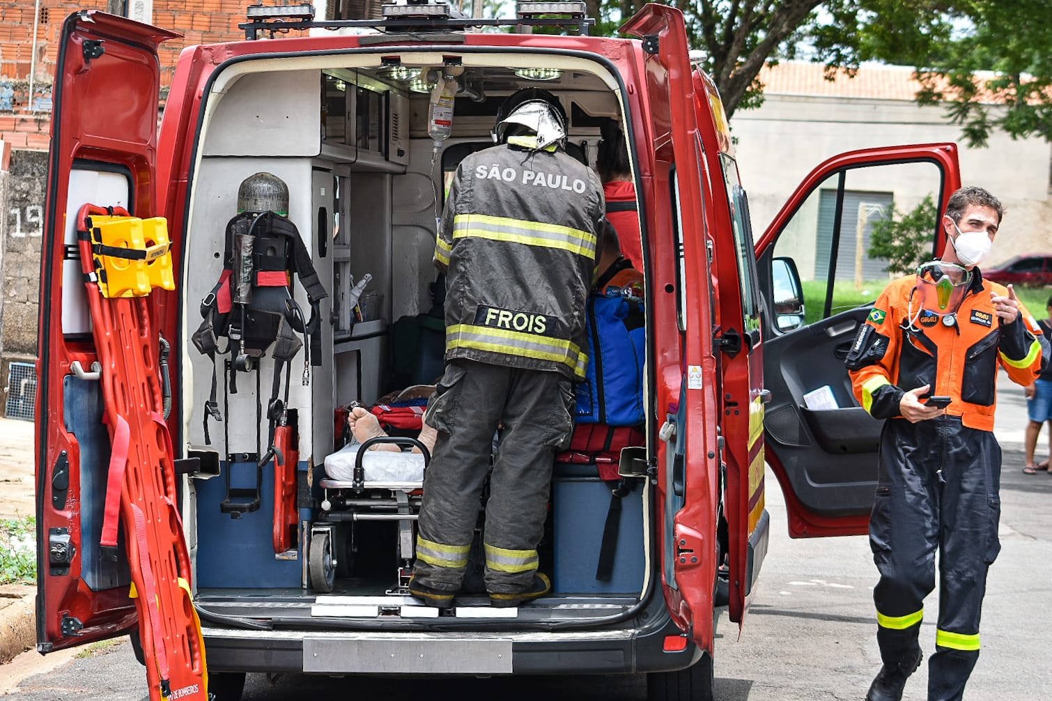 Homem tem parada cardíaca em Piracicaba (SP) após queda do telhado