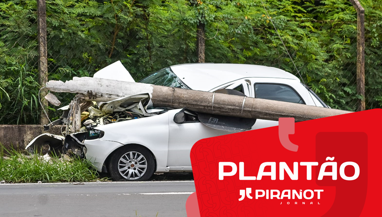 Carro derruba poste na entrada de Piracicaba e gera congestionamento