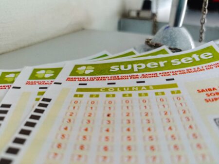 Super Sete: Um novo jeito de se tornar milionário na loteria Super Sete Concurso 31 desta quarta-feira (16/12), pode pagar R$ 400 mil