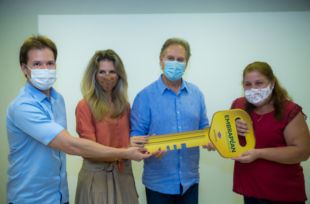 Embraplan entrega apartamento sorteado em campanha que teve arrecadação histórica de mais de R$ 700 mil