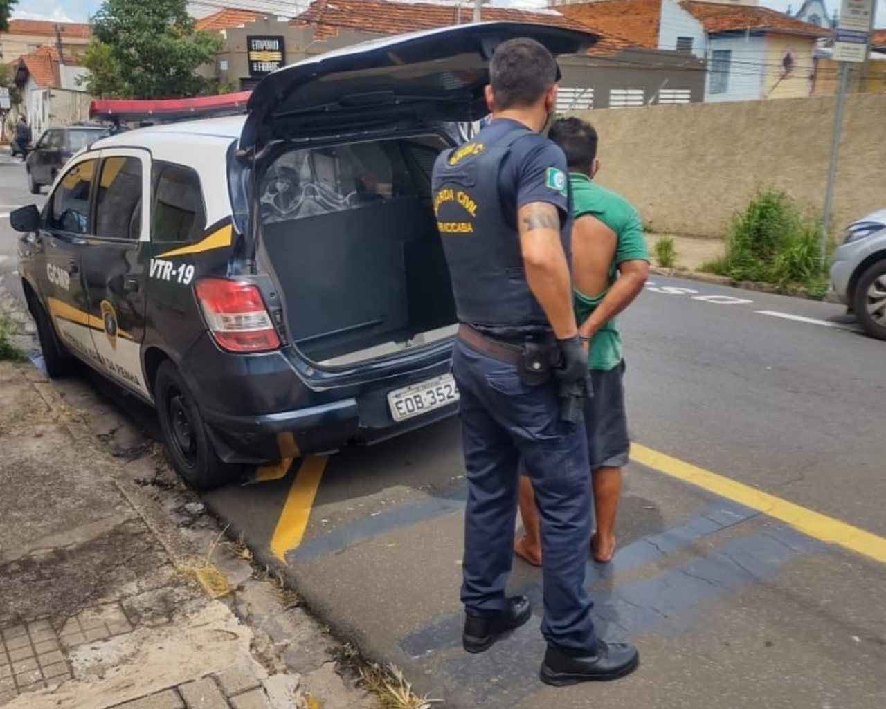 Piracicaba (SP): Indivíduo é preso após roubar carro, esfaquear vítima e invadir residência