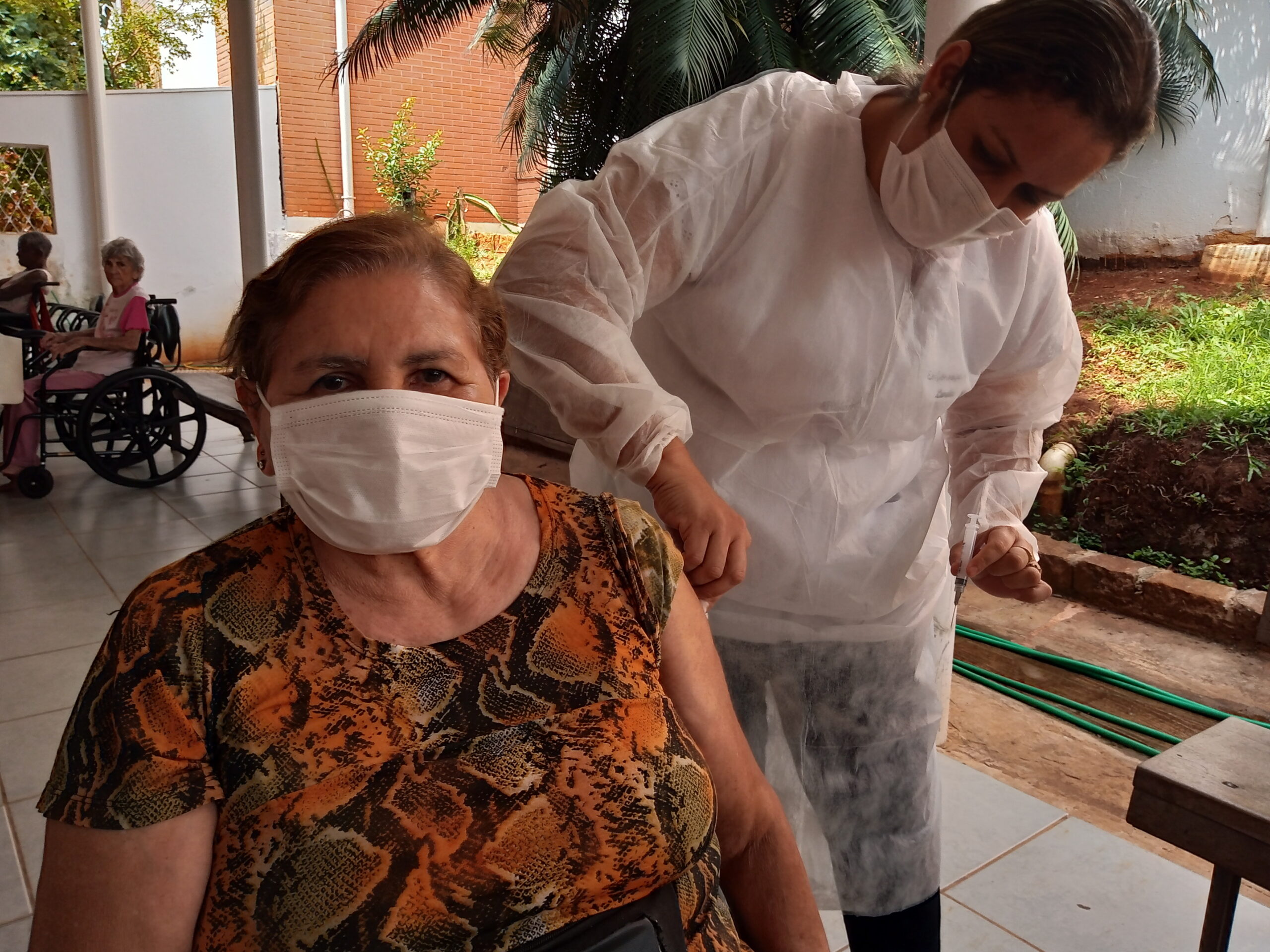 Vacinação Piracicaba (SP): idosos e profissionais da saúde receberão vacina no shopping