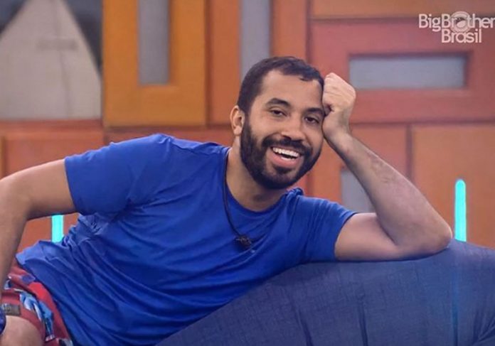 BBB 21 | Acreditando que será eliminado, Gilberto diz que quer curtir última festa com roupa feminina