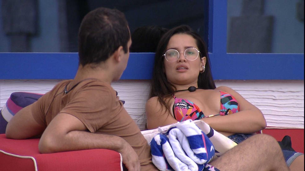 BBB 21 | Gil tem nova crise de choro e chega a pensar que Sarah vai lhe odiar aqui fora